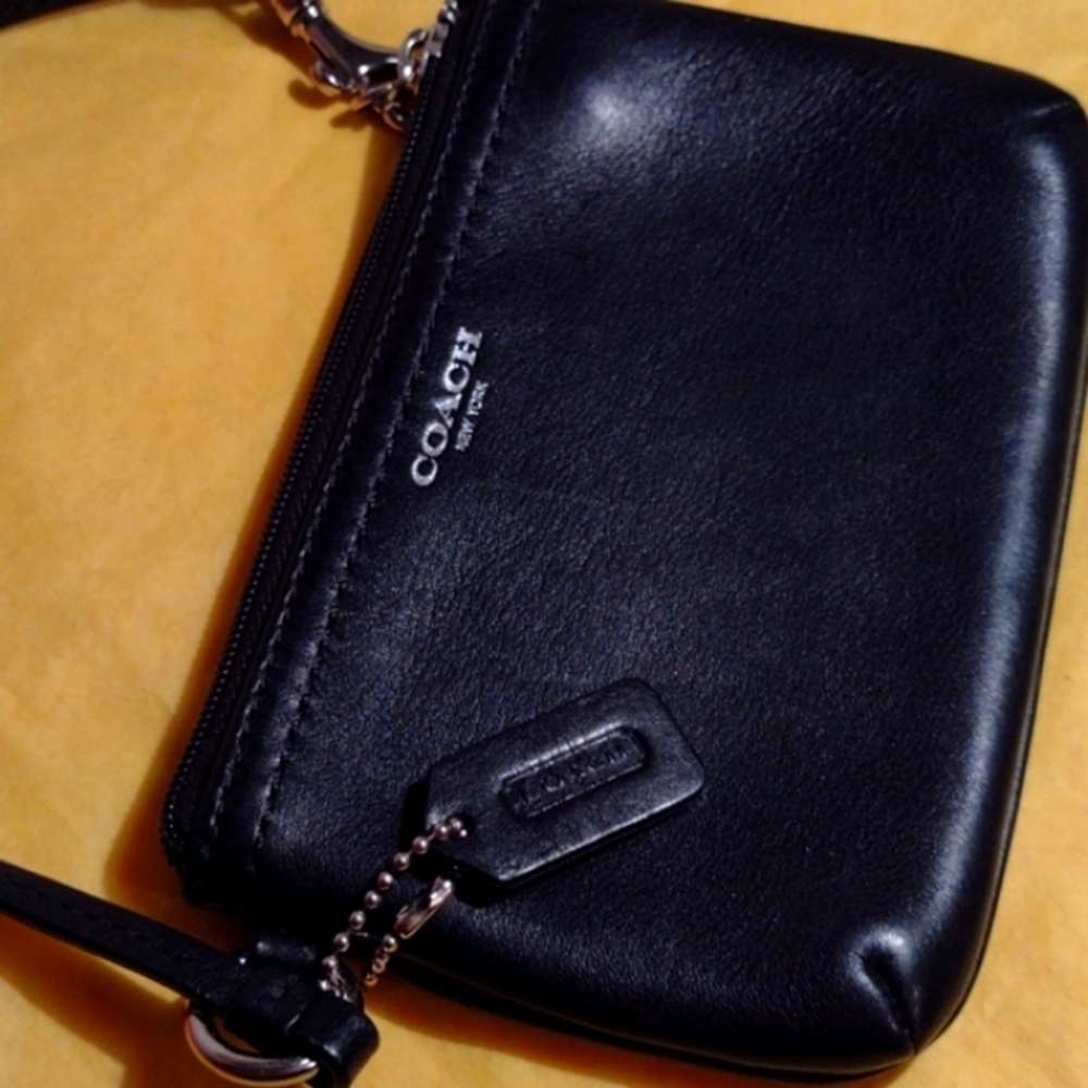 COACH Sophisticated Black Butter Leather Evening Elegance 🛍️... - Picture 3 of 4